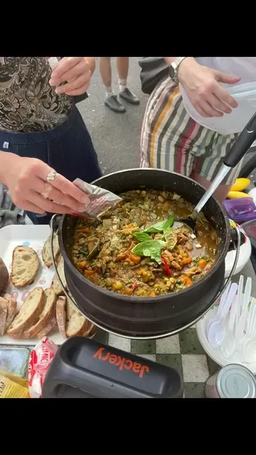 TikToker Ini Eksperimen Bikin Sup 'Abadi' yang Dimasak Nonstop 6 Hari