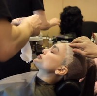 Luna Maya memperlihatkan totalitas sebagai aktris lewat film ‘Suzanna: Malam Jumat Kliwon’. Demi berubah jadi Suzanna, dia harus dirias selama berjam-jam. Foto: Instagram/@lunamaya