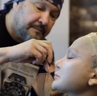 Setiap kali syuting, Luna Maya dan tim makeup artist menghabiskan waktu tak kurang dari 4 jam. Rutinitas itu dijalani setiap hari selama 54 hari syuting. Foto: Instagram/@lunamaya