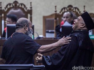 KPK Bilang Lukas Enembe Ogah Makan, Pengacara Klaim gegara Menu Tak Cocok