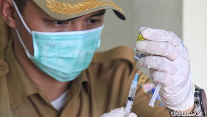 Vaksinasi rabies gratis dilakukan di Kelurahan Gunung, Kebayoran Baru, Jakarta. Tujuannya untuk mengantisipasi penyebaran penyakit rabies.