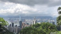 Hampir semua pencakar langit terlihat jelas dari Victoria Peak.