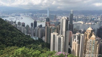 Menikmati Deretan Pencakar Langit Hong Kong dari Puncak Victoria