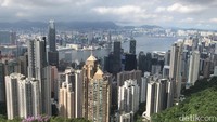 Banyak cara menuju Victoria Peak, mulai dari menggunakan mobil, berjalan kaki, hingga menggunakan trem.