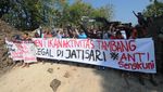 Potret Warga Ramai-ramai Tolak Galian C buat Tol
