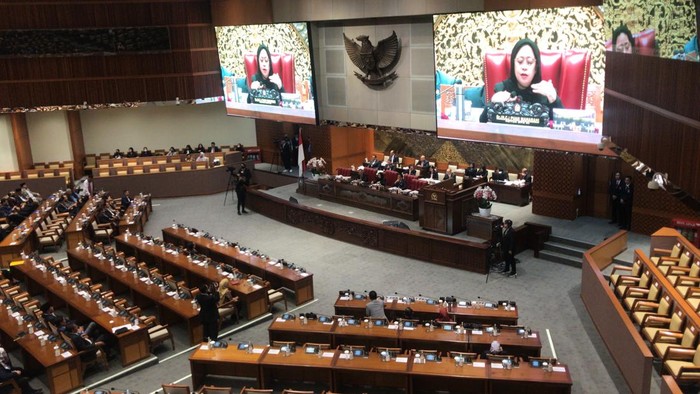 DPR RI menggelar rapat paripurna pengesahan Rancangan Undang-Undang (RUU) Kesehatan. Sebanyak 105 dari 575 anggota Dewan menghadiri rapat paripurna secara fisik.