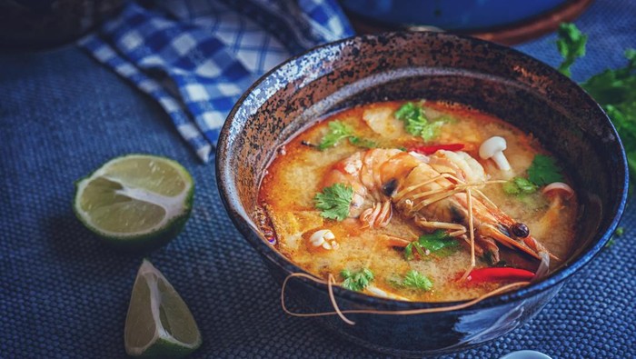 Resep Tom Yum Goong Potluck untuk Malam Tahun Baru