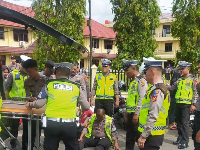 Aiptu Ari Sujuanta mengalami patah tangan akibat ditabrak pemotor tak berhelm
