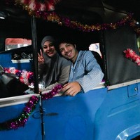 Di samping itu, mereka terlihat pergi menggunakan bajaj. Aurel naik bajaj untuk merayakan momen ulang tahunnya didampingi Atta yang juga memakai piyama. Foto: Instagram @attahalilintar