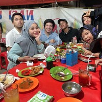 Selain keluarga Hermansyah, keluarga gen Halilintar juga ikut merayakana ulang tahun Aurel. Foto: Instagram @attahalilintar    