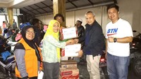 Bank BTN memberikan bantuan paket sembako untuk meringankan penderitaan masyarakat yang terdampak banjir lahar dingin Gunung Semeru sebagai bentuk kepedulian terhadap masyarakat yang terkena musibah atau bencana di Indonesia.