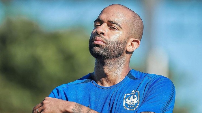 Bek PSIS Semarang asal Brasil, Lucas Gama dalam sesi latihan. Diunggah Selasa (11/7/2023).