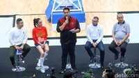 Menpora Dito Ariotedjo memberikan sambutan saat perkenalan brand ambassador FIBA World Cup 2023.
