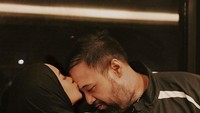 Lewat Instagramnya, Cita cukup sering mengunggah momen kulinerannya bersama suami. Tapi ia juga rutin unggah momen ngopinya. Foto: Instagram @citacitata