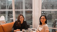 Bersama Nafa Urbach, keduanya habiskan waktu di salah satu kafe mewah untuk ngopi dan ngemil bareng. Foto: Instagram @citacitata