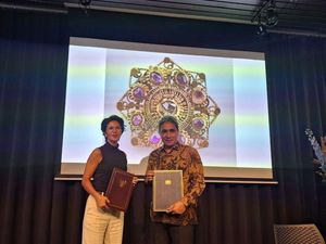 Belanda Kembalikan Benda Bersejarah Indonesia