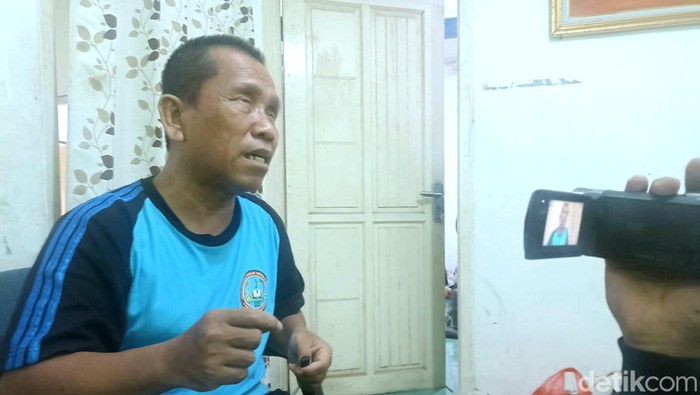 Eli Chuherli, guru di Karawang yang disiram air keras