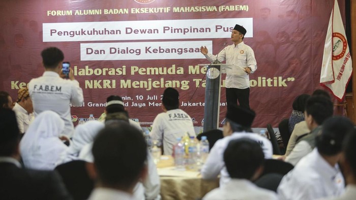 Forum Alumni BEM Siap Jaga Kedamaian Jelang 2024 Ketua Umum DPP Forum Alumni Badan Eksekutif Mahasiswa (FABEM) Zainudin ArsyadΒ saat berpidato di Jakarta, Senin (10/7/2023). Zainudin mengajak alumni BEM di seluruh Indonesia agar berperan dalam menjaga kedamaian dan keutuhan bangsa menjelang Tahun Politik 2024.