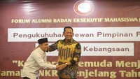 Dominasi pemuda pada komposisi demografi juga berdampak pada besarnya jumlah pemilih mula yang baru pertama kali menggunakan hak pilih dalam Pemilu. Penambahan pemilih muda pada Pemilu 2024 diperkirakan mencapai 20 persen dari Pemilu 2019. Hingga Februari 2023, tercatat jumlah pemilih mula mencapai 117 juta pemilih, atau sekitar 57,3 persen dari total pemilih.