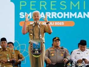 Resmikan SMK di Rembang, Ganjar Dorong Lulusan Mahir IT & Informatika