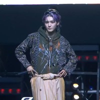 Taeyong NCT menghebohkan penggemar Indonesia dengan aksi panggungnya di CXO Media Live on Stage, Minggu (09/07/2023). Tak hanya itu, Taeyong NCT tampil melokal dengan baju kondangan khas Indonesia. Foto: Instagram