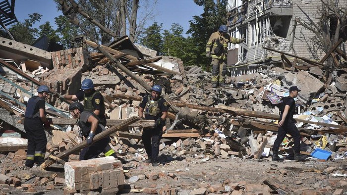 Ukrainian emergency services work next to buildings destroyed during the Russian strike on Sunday in the town of Orikhiv, Zaporizhzhia region, Ukraine, Monday, July 10, 2023. (AP Photo/Andriy Andriyenko)
