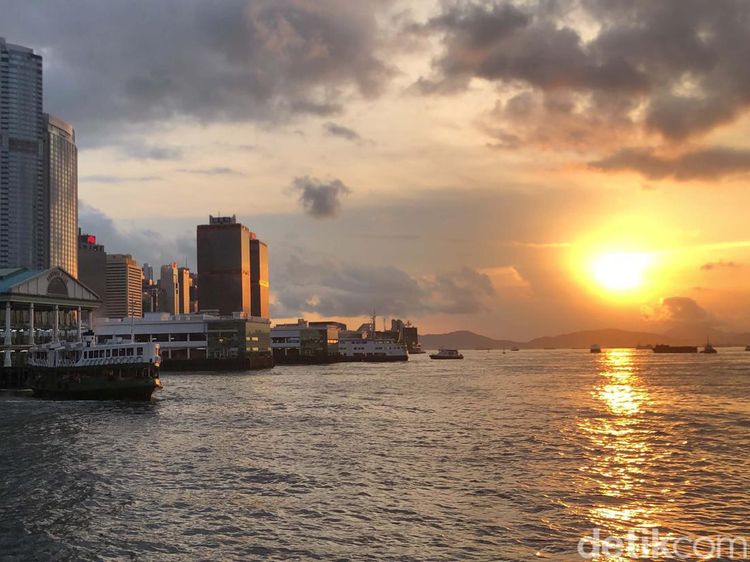Gemerlap Senja di Hong Kong, Si Mutiara dari Timur