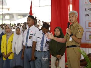 Ganjar Perintahkan Pungutan Infak SMKN di Rembang Dikembalikan