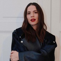 Hayley Atwell adalah seorang bintang film berdarah Inggris-Amerika. Bakatnya sebagai aktris sudah terlihat sejak kecil saat bergabung dengan kelompok teater dsekolah. Whatever Love Means, sebuah film TV keluaran 2005, menjadi debut-nya di dunia akting. Perannya sebagai Peggy Carter di beberapa film Marvel semakin membuat nama Hayley dikenal. Foto: Instagram/@wellhayley