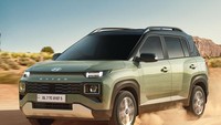 Hyundai Exter memiliki tampilan ala mobil hatchback kompak, namun dengan  ground clearance ala mobil SUV. Selain ground clearance, kesan SUV di mobil ini hadir melalui tambahan skid plate di bumper depan dan belakang, juga aksen hitam di bagian fender dan samping. Foto: Dok. Hyundai India