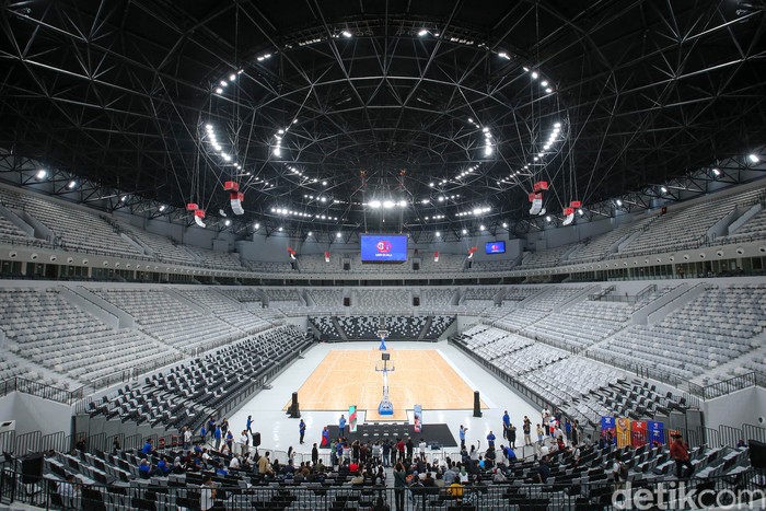 Indonesia Arena atau Stadion Multifungsi GBK, Senayan, Jakarta, siap menghelat Piala Dunia Basket 2023 pada Agustus mendatang. Yuk, lihat lebih dekat.