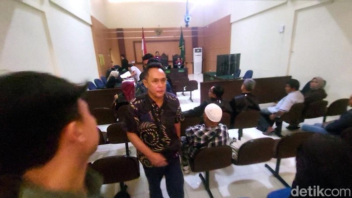 Interupsi Costantinus, Kecewa Terdakwa Kecelakaan Yang Tewaskan Istrinya Divonis 2 Tahun