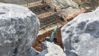 Proyek itu sudah mencapai 85,97 persen dengan target proses impounding atau pengisian awal selesai pada Desember tahun 2023 mendatang.   