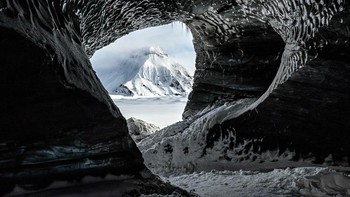 Jawara kategori Students Choice diraih David Feuerhelm. Gambar surealis dari gletser Mýrdalsjökull Islandia, lapisan es terbesar keempat di negaranya Monako.. Foto: photocrowd
