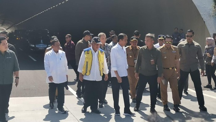 Jokowi di Tol Cisumdawu