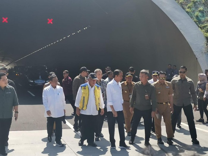 Jokowi di Tol Cisumdawu