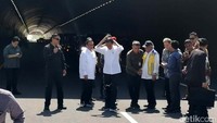 Dengan peresmian ini, kini waktu tempuh Bandung dan Cirebon diperkirakan hanya 45 menit. Jalan tol Cisumdawu memang terkoneksi dengan tol Cipali. 