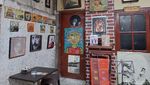 Foto: Kafe Nyentrik di Tengah Pasar Loak Kebayoran Lama