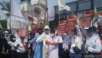 Aksi dihadiri juga perwakilan organsisasi profesi kesehatan lainnya, termasuk Ikatan Dokter Indonesia (IDI). Foto: Faesal Mubarok/detikHealth