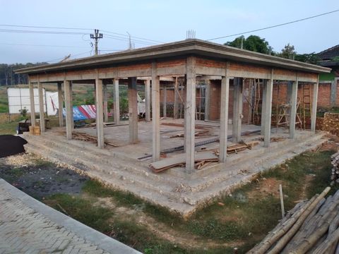 Lokasi pembangunan musala SMKN 1 Sale, Rembang. Pembangunan masjid ini menggunakan iuran dari siswa yang disorot Gubernur Jateng, Ganjar Pranowo.