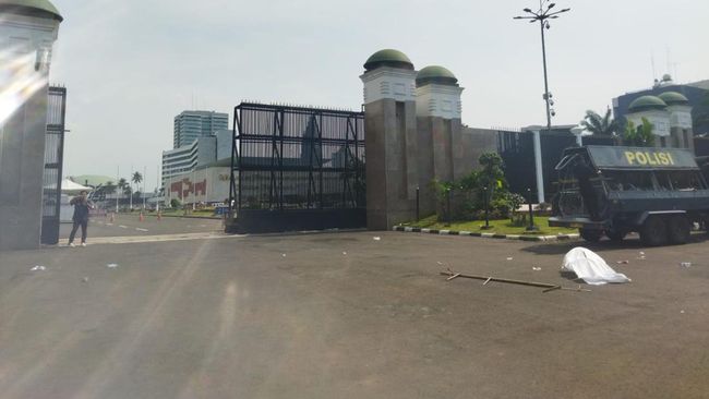 Massa nakes bubarkan diri dari depan Gedung DPR (Kurniawan-detikcom)