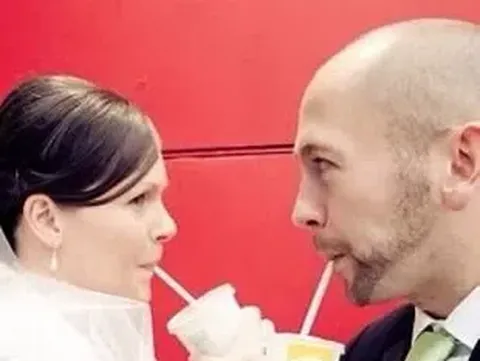 Seorang wanita membagikan kisah menikah di McDonald's