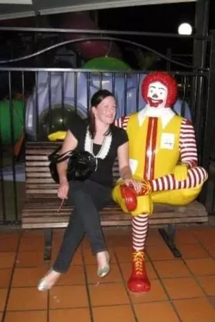 Seorang wanita membagikan kisah menikah di McDonald's