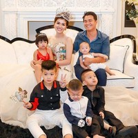 Oanh Yen menjalani hubungan dengan pria pebisnis yang memberinya rumah mewah di Vietnam. Dari hubungan tanpa pernikahan itu, Oanh Yen melahirkan enam anak. Foto: Dok. Facebook, Instagram Oanh Yen