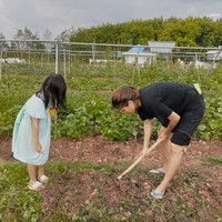Seperti dikutip dari Eva.vn, Oanh Yen hidup di desa dengan menjadi petani. Dia mengurus empat hektar lahan pertanian. Foto: Dok. Facebook, Instagram Oanh Yen