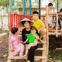 Jika dulu saat masih menjadi ratu kecantikan, Oanh Yen kerap tampil glamour dengan makeup kini riasan minimalis menghiasi wajahnya. Netizen juga menyoroti kulit wanita kelahiran 1986 itu yang menggelap setelah menjadi petani di desa. Foto: Dok. Facebook, Instagram Oanh Yen