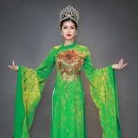 Awalnya tinggal di rumah mewah di pusat kota Vietnam, Oanh Yen memutuskan menjual huniannya yang seharga miliaran tersebut. Dia memilih tinggal di desa bersama orangtuanya dan suami serta keenam anaknya. Foto: Dok. Facebook, Instagram Oanh Yen