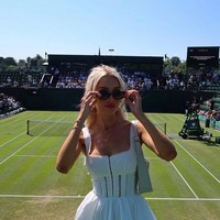 Tahun ini, wanita 25 tahun itu kembali ikut terbang ke London, Inggris untuk menyemangati sang kekasih di Wimbledon. Namun wanita cantik itu pun punya tugas ekstra di kejuaraan tenis bergengsi itu.  Foto: Dok. Instagram @moorrgs