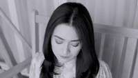 Di video itu, Nathalie Holscher tidak mengenakan hijab. Foto: Instagram Nathalie Holscher