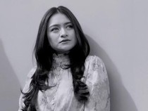 7 Potret Nathalie Holscher Pamer Rambut Panjang